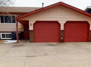 709 3rd Ave SE, Mandan, ND 58554