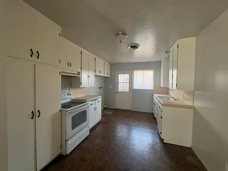 229 S Buena Vista St — Photo 26