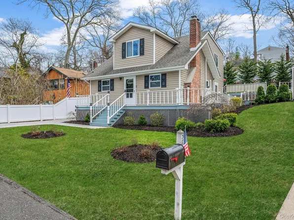 38 Hawthorne Road, Rocky Point, NY 11778