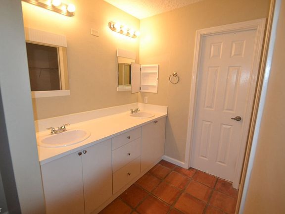 89e8c59d-8ccd-4d31-ba86-3d0cb113563b-w_1500-h_1000