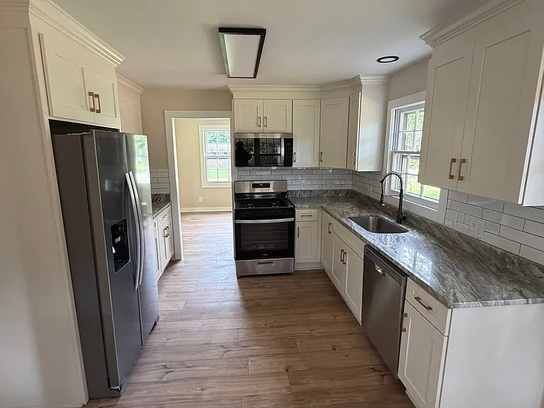 120 Kathy Ln — Photo 2