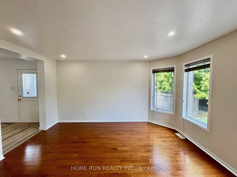 52 Collington St — Photo 8