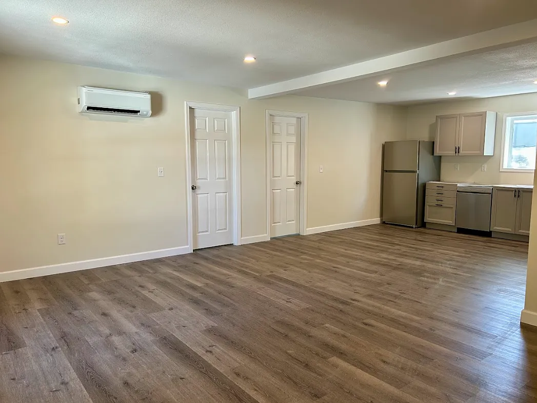 2 bed, $1,300 — Photo 3