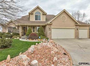 17410 Dayton Cir, Omaha, NE 68135