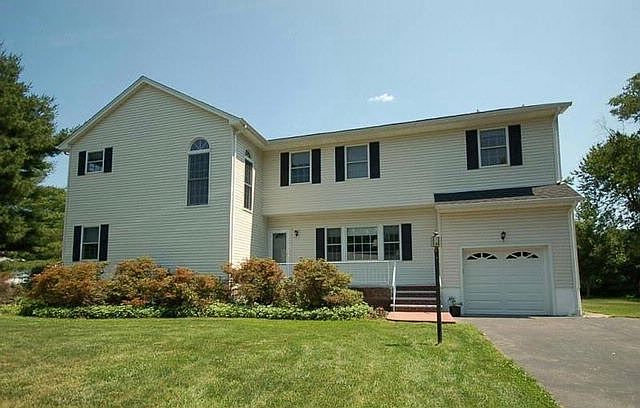 1st image of 2 Holly Dr