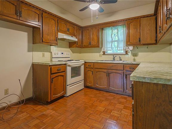 5th image of 301 Dunns Ln