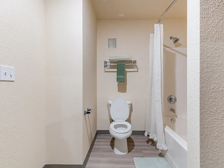 Woodland Flats Apartments — Photo 101