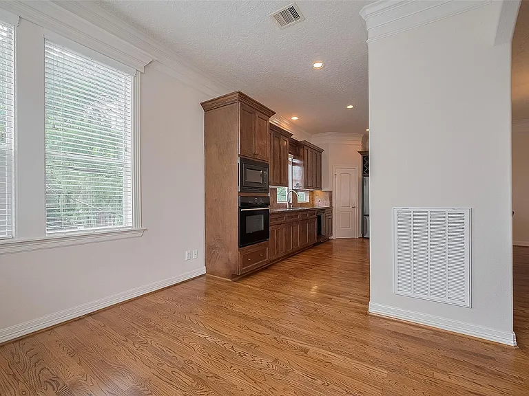 1419 Thompson St — Photo 13