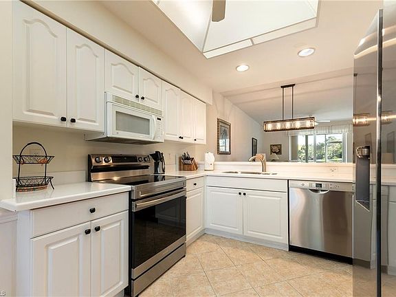 5th image of 26721 Clarkston DR #106