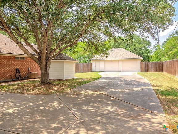 3rd image of 310 Kingwood Forest Dr