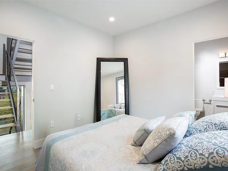 3709 Effie St — Photo 5