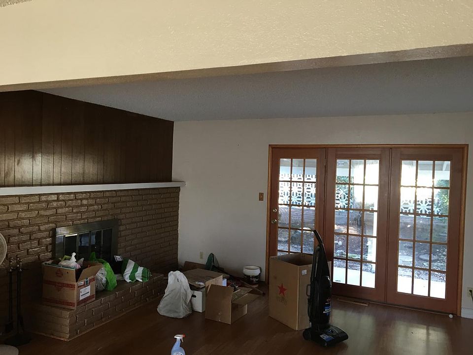 2nd image of 1634 Huntington Dr