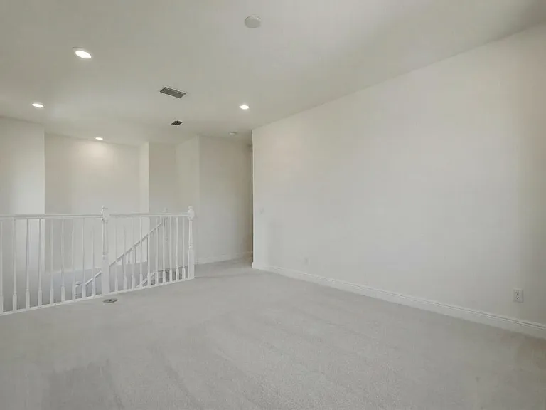 11760 Bayview Cir — Photo 35