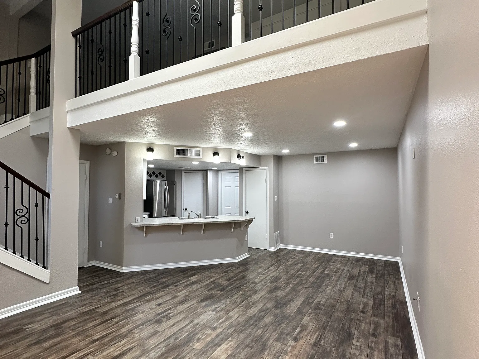 2 bed, 2.5 bath, 1334 sqft, $1,600 — Photo 3
