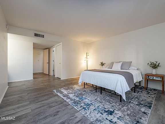 3rd image of 447 W Calle Lago