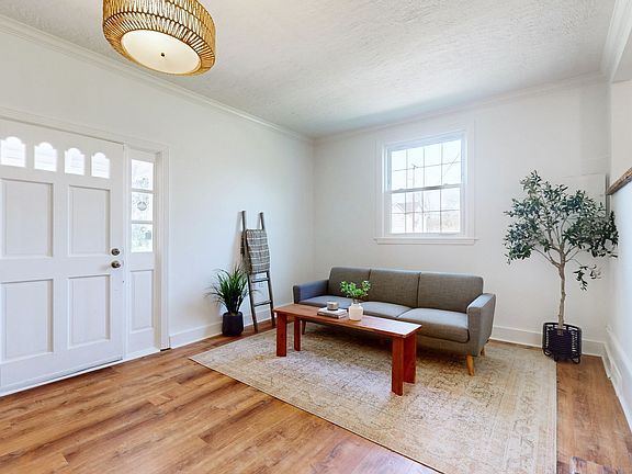 3rd image of 322 Wimpole Dr