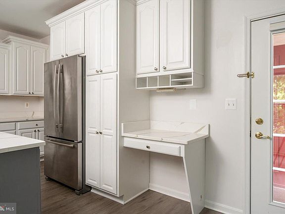 3rd image of 921 Spinnaker Way #921