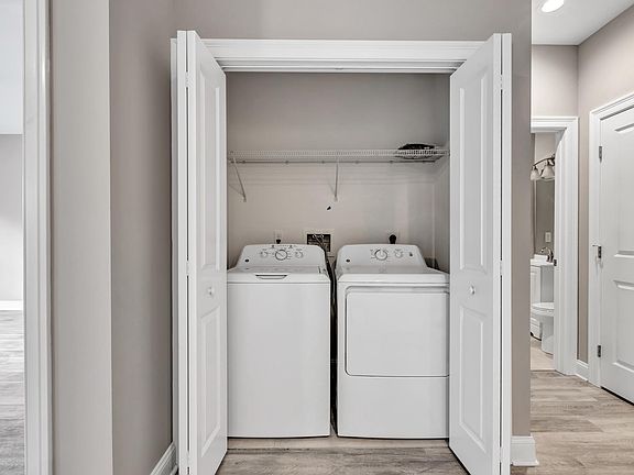 2nd image of 309 Bridgeport Ave #304