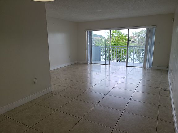 5th image of 9359 Fontainebleau Blvd APT F201