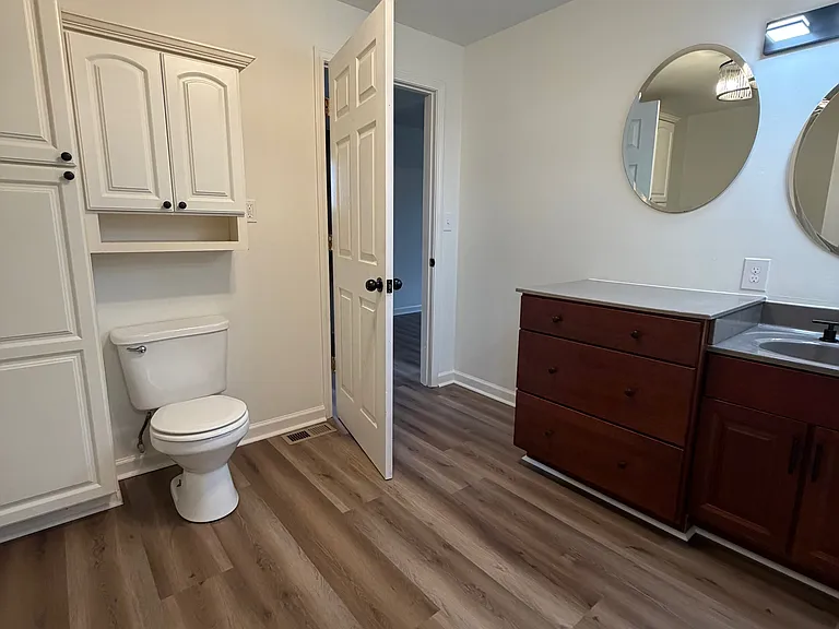 99 Phillips Ln — Photo 23