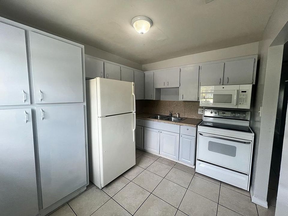 1st image of 3210 Louisiana Ave Unit 4