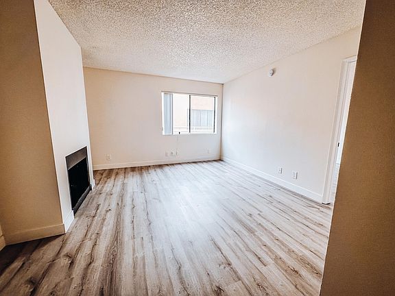 3rd image of 2715 Abbot Kinney Blvd #3090