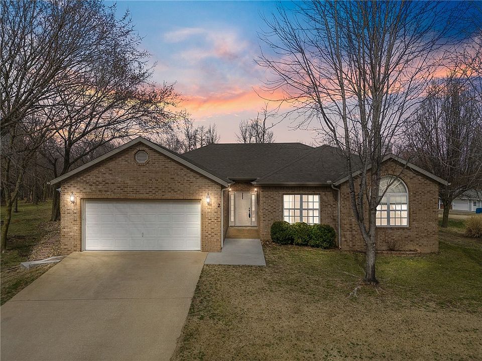 1st image of 2 Hudson Ln