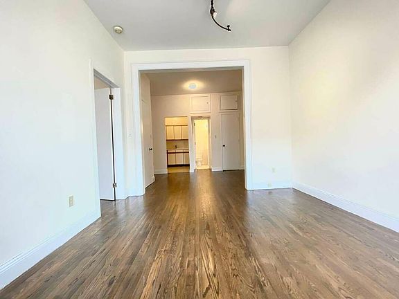 5th image of 135 W 72nd St #5R
