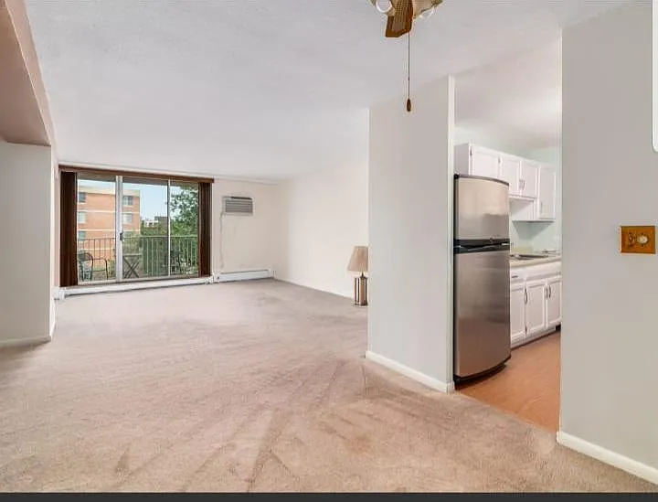 2201 S Stewart Ave — Photo 3