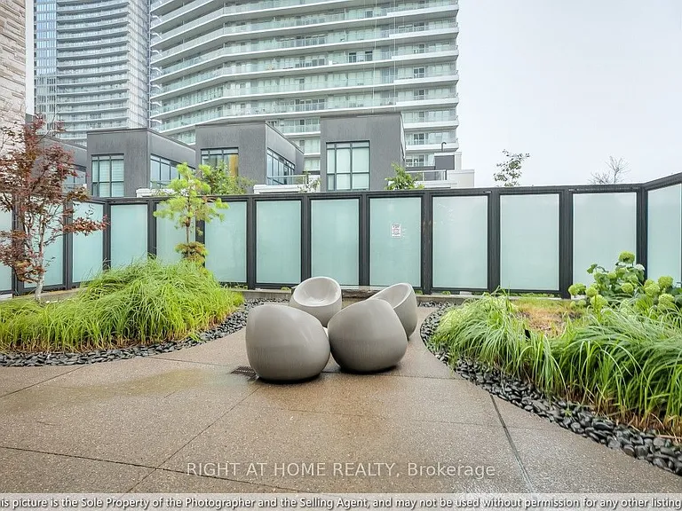 95 McMahon Dr #511 — Photo 33