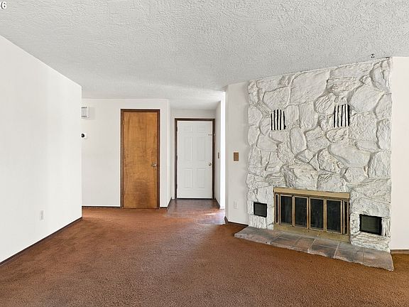 4th image of 205 E Foothills Dr