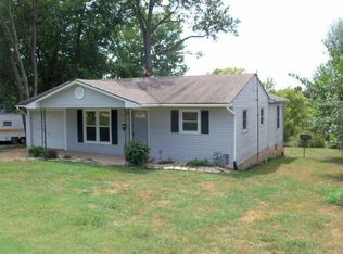 713 E Pratt St, De Soto, MO 63020