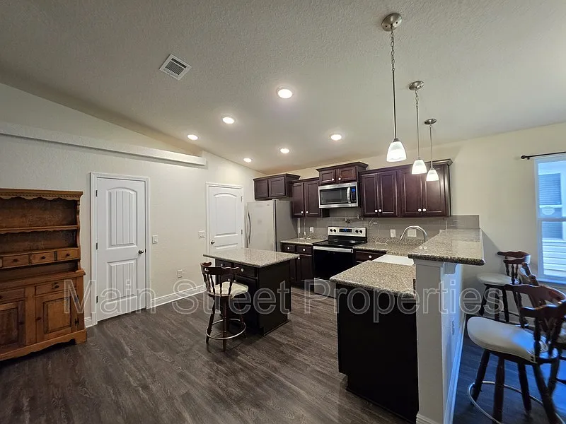 3 bed, 2.0 bath, 1473 sqft, $1,950 — Photo 4