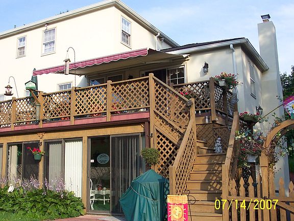 Retractable motorized Awning