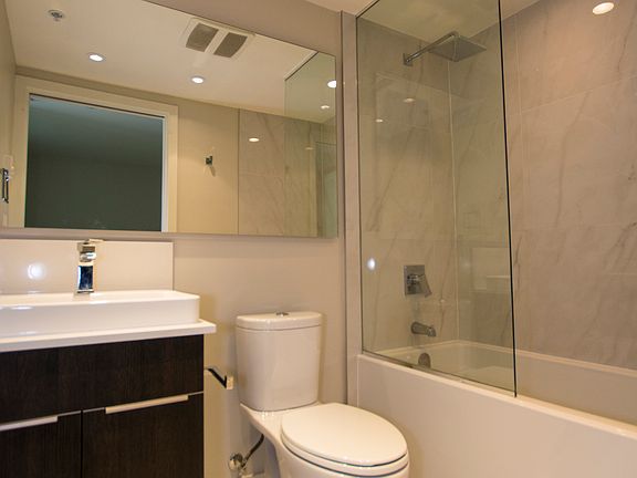 4th image of 415 Woodland Dr #Townhouse 415