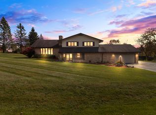 N113W13099 Crestview Dr, Germantown, WI 53022