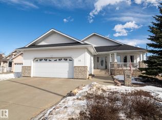 40 Hawkstone Lndg, Strathcona County, AB T8A6M9