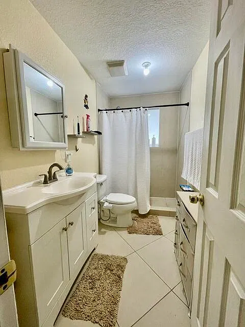 3 bed, 1352 sqft, $3,200 — Photo 2