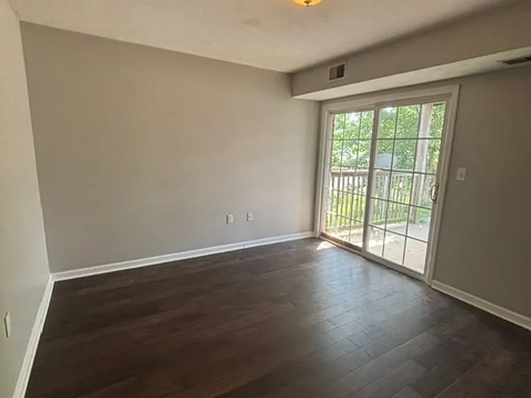 105 Stockton Ct — Photo 12