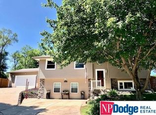 18927 Hunter Cir, Elkhorn, NE 68022