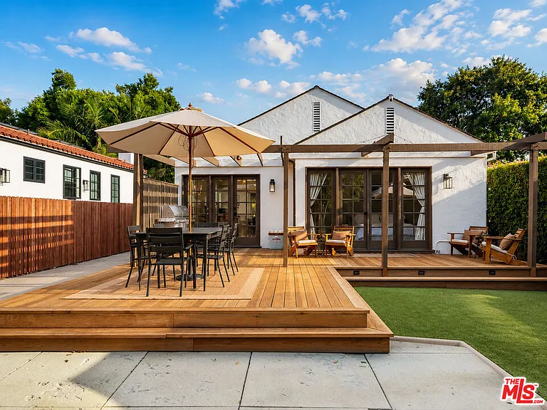 6537 Moore Dr — Photo 15