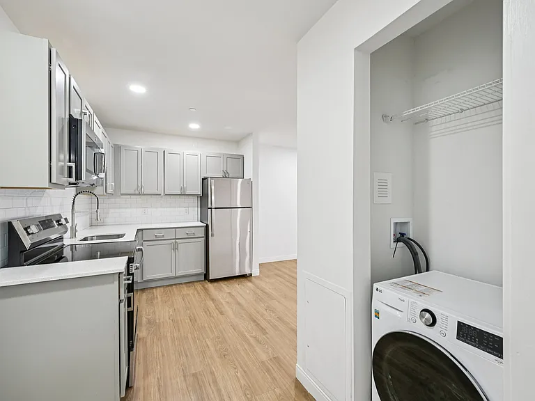 Hamilton Apartments — Photo 19