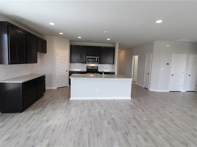 120 Peruvian Ln — Photo 34