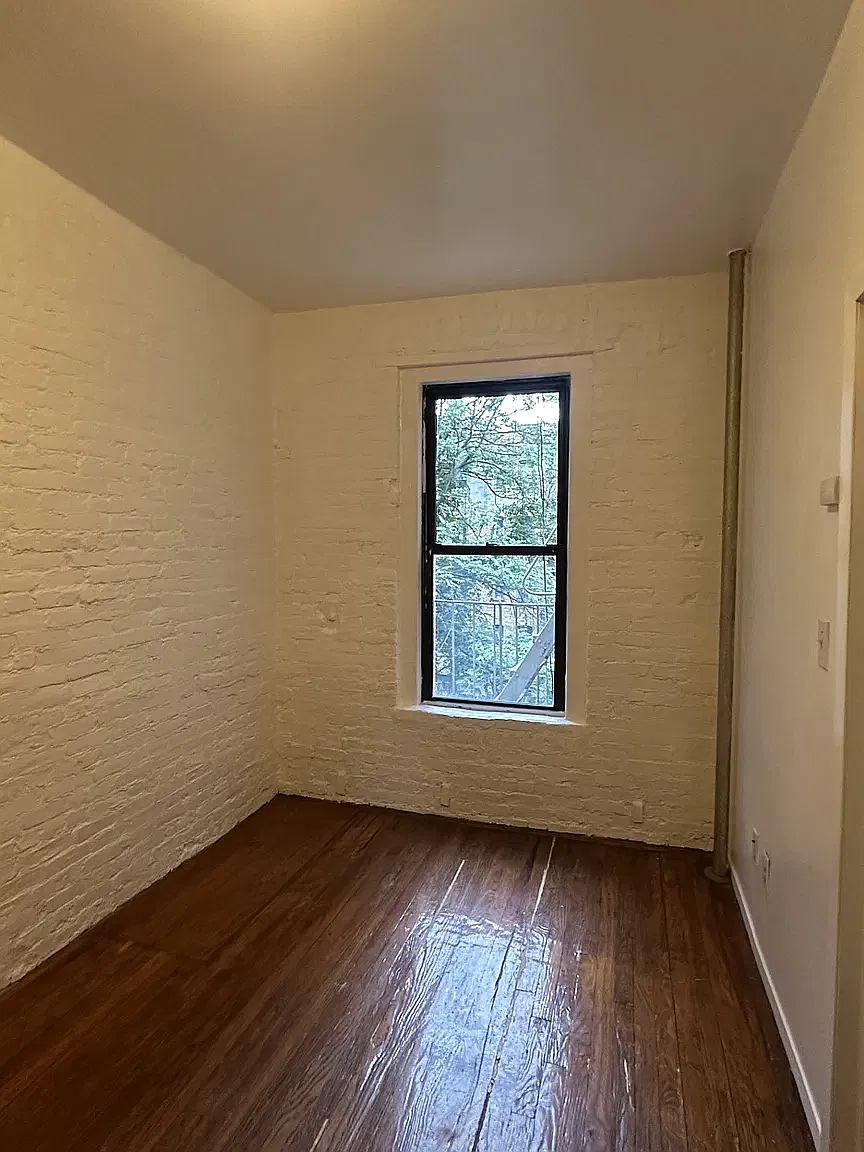 168 Sherman Avenue — Photo 3