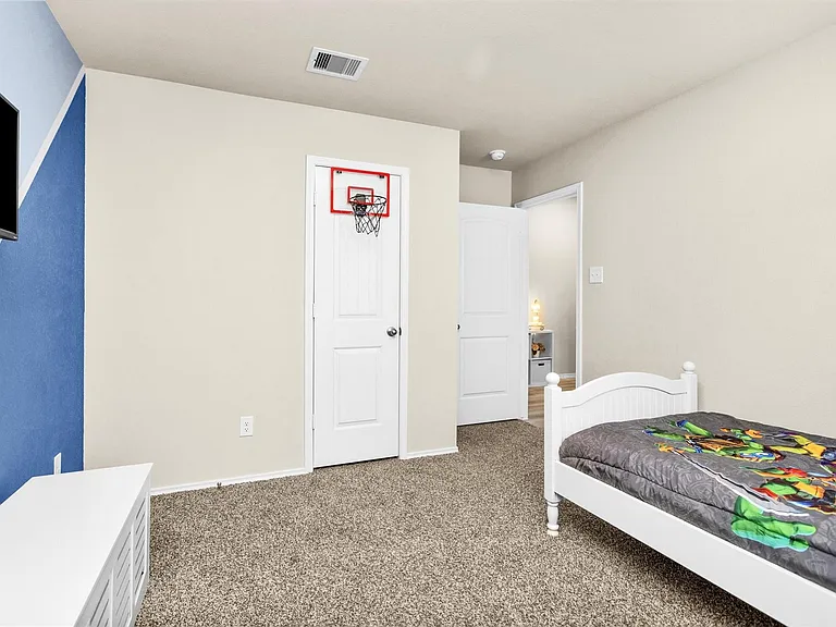 312 Pecos Dr — Photo 34