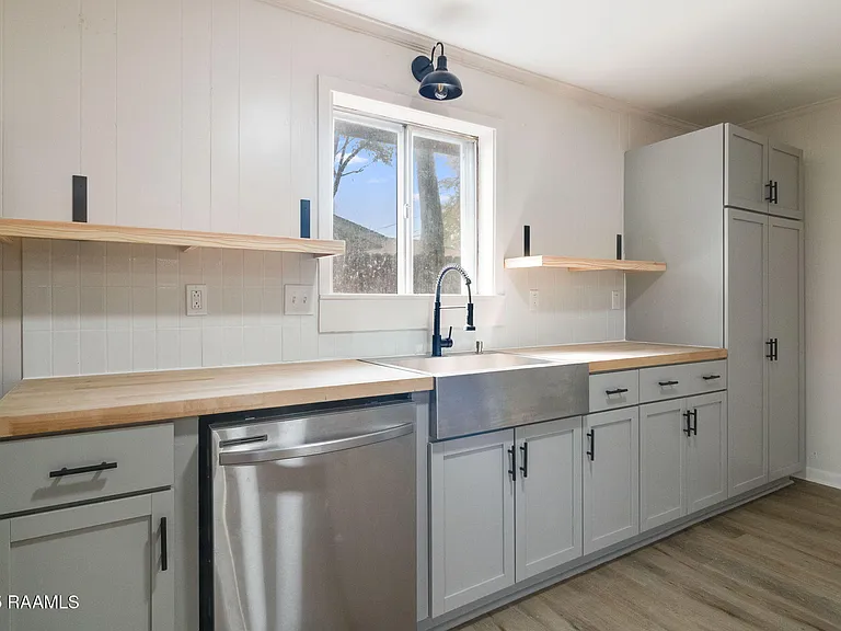 105 Brockton Dr — Photo 12