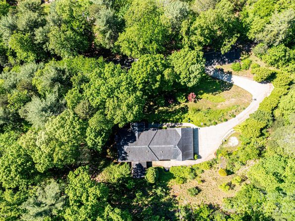 2983 Rockwood Dr, Lenoir, NC 28645