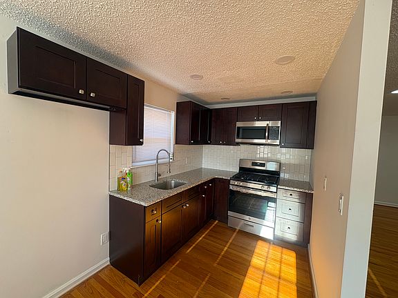 4th image of 3229 Plumstead Ave Floor 2
