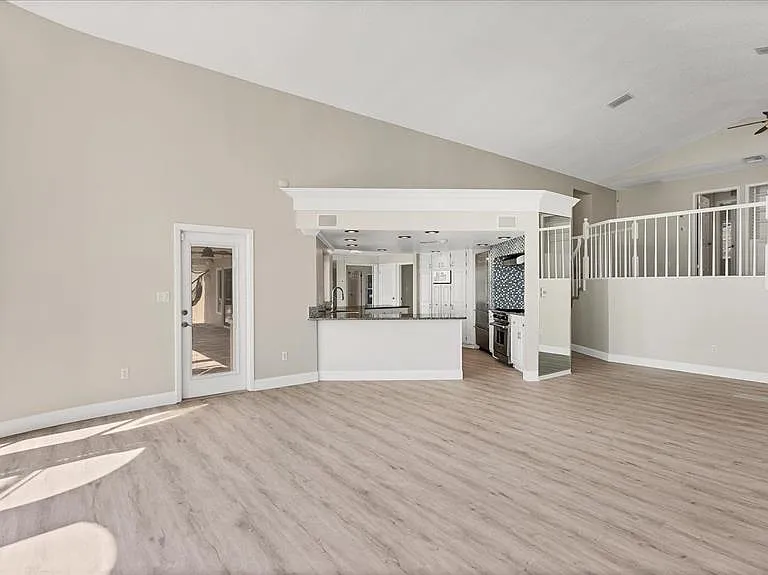 120 Sands Point Dr — Photo 9