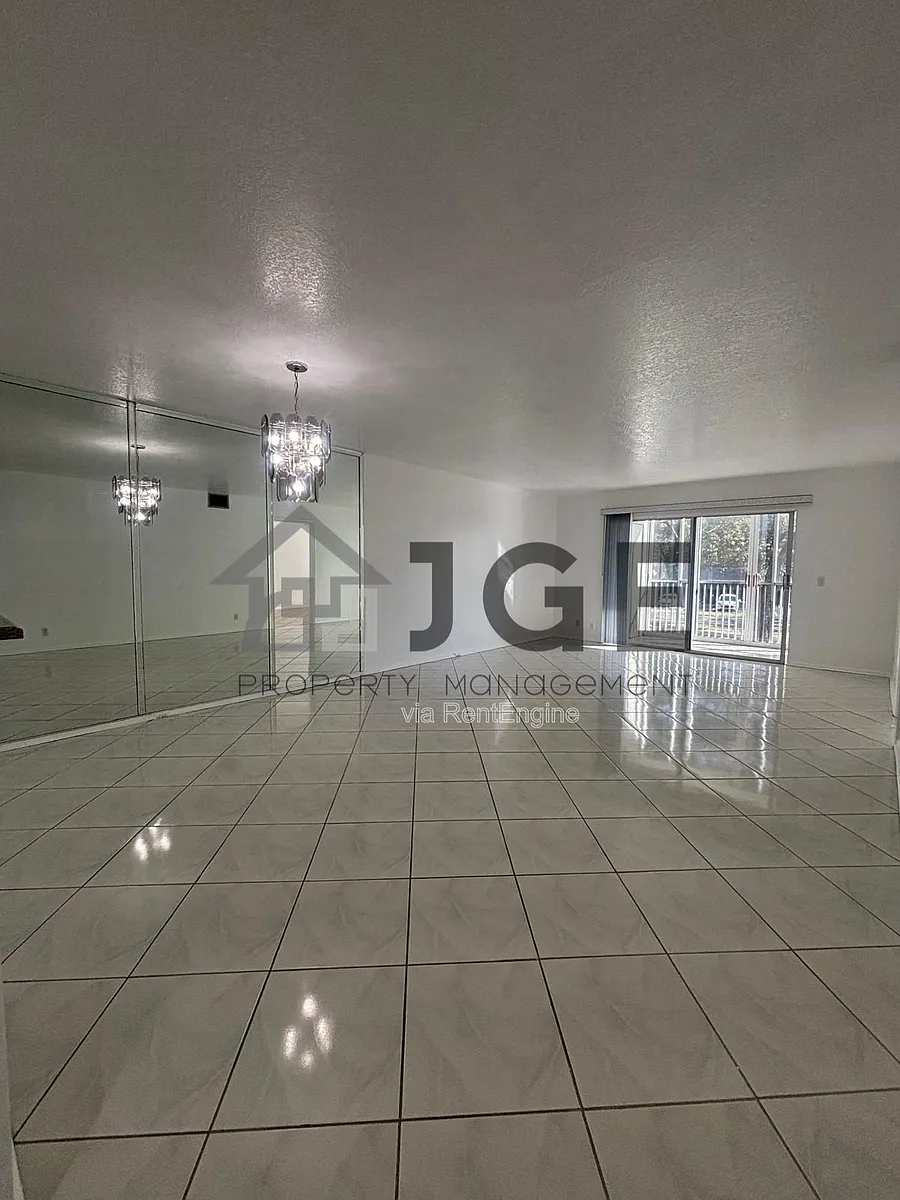 Building Photo - 12600 Sw Ct #5-208L